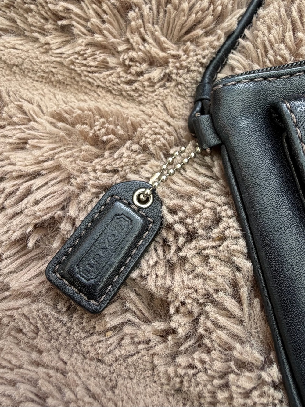 Vintage Coach Hamptons Soho Black Leather Wristlet Buckle Pocket Wallet Zip Y2K - Picture 5 of 11
